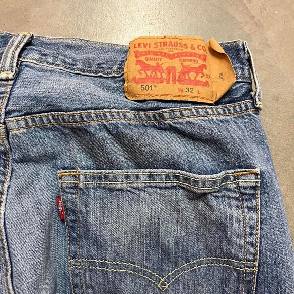 Y2K Levi 501xx Medium Wash Blue‎ denim jorts W32 - Picture 2 of 7